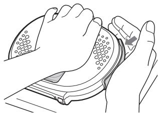 SONY RDP-NWR100 - 关闭机盖并扣紧搭扣。 - 2
