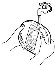 SONY RDP-NWR100 - Seuraavien ohjeiden noudattaminen piententaalaitteen tai"WALKMAN"-soittimen toimintahairionvaaraa. - 1