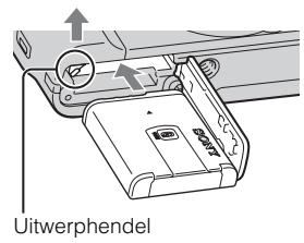 SONY CYBER-SHOT DSC-HX9 - De accu plaatsen - 2