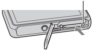 SONY CYBER-SHOT DSC-T110D - De geheugenkaart eruit halen - 1