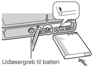 SONY CYBER-SHOT DSC-T110D - Indsætning af batteriet/et hukommelseskort (sælges separat) - 3