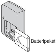 SONY CYBER-SHOT DSC-T110D - Satt i batteripaketet i batteriladdaren. - 1