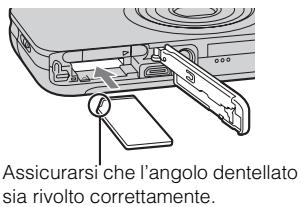 SONY CYBER-SHOT DSC-WX9 - Inserimento di una scheda di memoria (in vendita separamente) - 2