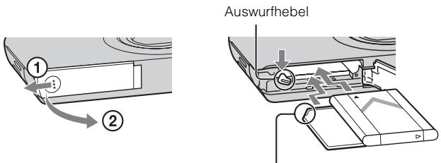 SONY DSC-W530 - Einsetzen des Akkus/einer Speicherkarte (getrennt erhältlich) - 1