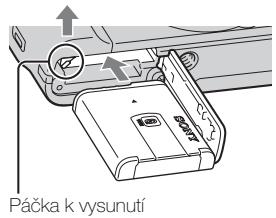 SONY CYBER-SHOT DSC-HX9 - Vlození bloku akumulátorú - 2