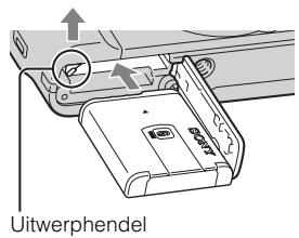 SONY CYBER-SHOT DSC-HX9 - De accu plaatsen - 2