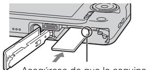 SONY CYBER-SHOT DSC-WX80B - Inserción de una tarjeta de memoria (se vendepor分开) - 2