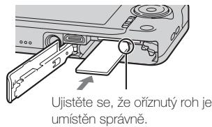 SONY CYBER-SHOT DSC-WX80B - Vložení pamětové karty (prodáva se samostatné) - 2