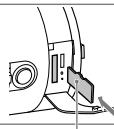SONY QX10 - Inserción de una tarjeta de memoria - 5