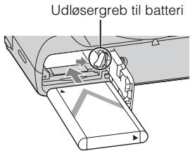 SONY CYBER-SHOT DSC-HX50, DSC HX 50 - Indsætning af batteriet - 2