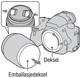 SONY A37, ALPHA SLT-A37 - Ta dekselet av kameraet og emballasjedekselet av baksiden av objektivet. - 1