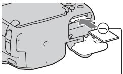 SONY A37, ALPHA SLT-A37 - Como inserir o pack de baterias/cartão de memória (vendido separadamente) - 3
