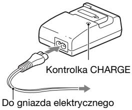 SONY A37, ALPHA SLT-A37 - Podłączyć ładowarkę do gniazda elektrycznego. - 2