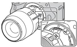 SONY A37, ALPHA SLT-A37 - Drehen Sie das Objektiv im Uhrzeigersinn, bis es in die verriegelte Position einrastet. - 1