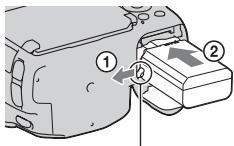SONY A37, ALPHA SLT-A37 - Insertion de la batterie/carte mémoire (vendue séparément) - 2