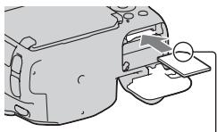 SONY A37, ALPHA SLT-A37 - Inserimento della batteria/scheda di memoria (in vendita separatamente) - 3