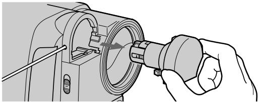SONY CCD-TR87 - Replacing the bulb - 2