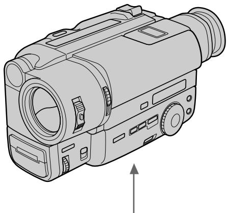 SONY CCD-TR87 - Changing the lithium battery - 1