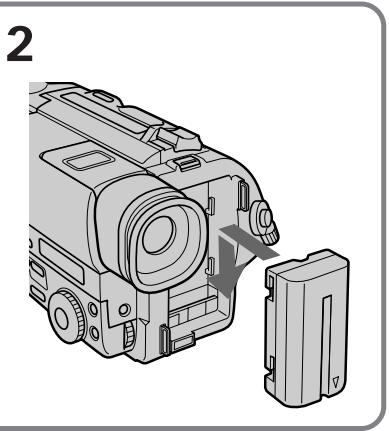 SONY CCD-TR940 - Installing the battery pack - 2
