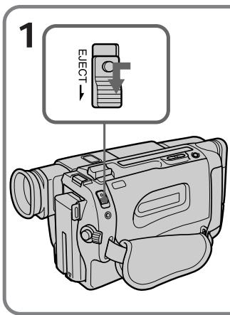 SONY CCD-TR940 - To remove the battery pack - 2