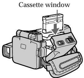 SONY DCR-IP220E - Inserting a cassette (p. 34) - 3