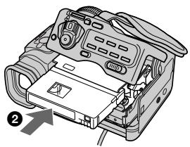 SONY DCR-PC100E - Inserting a cassette (p. 19) - 3