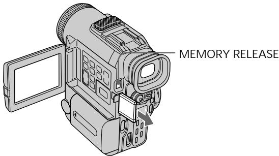 SONY DCR-PC100E - Установка "Memory Stick" - 2