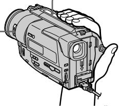 SONY DCR-TR7000E - HaxmTe KhONky 1nHaayana BOCnpOn3BedeHna. - 2
