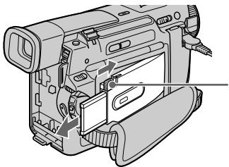 SONY DCR-TRV10E - ДлгиИЗВLEЧЕНИЯ Memory Stick - 1