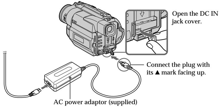 SONY DCR-TRV210E - Connecting the mains lead (p. 18) - 1