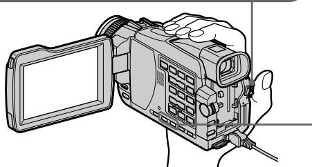 SONY DCR-TRV24E - Monitoring the playback picture on the LCD screen (p. 50) - 3