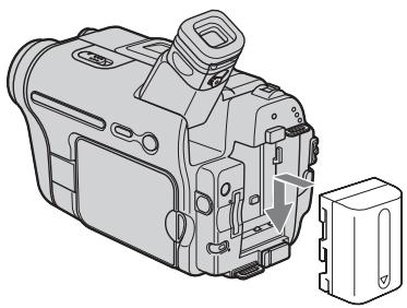SONY DCR-TRV460E - Θ Slide the battery pack in the direction of the arrow until it clicks. - 2