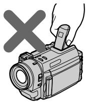 SONY DCR-TRV890E - Предосторожности к панели ЖКД и видоискателю - 1