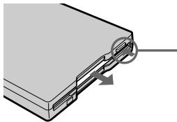 SONY DCR-TRV890E - Вставка флоппи-диска - 2
