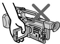 SONY DCR-VX2000E - 4 - 2