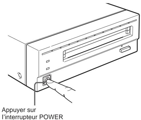 Appuyer sur l'interrupteur POWER