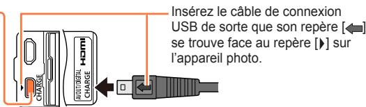 PANASONIC TZ70 - Lorsque vous chargez l'appareil photo, branchez le câble de connexion USB (fourni) dans la prise [AV OUT/DIGITAL]. - 1
