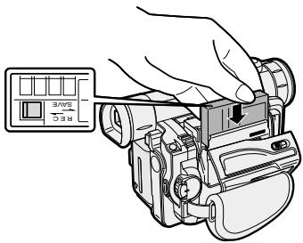SHARP VIEWCAM Z - Inserción de un minivideocasete DV - 2
