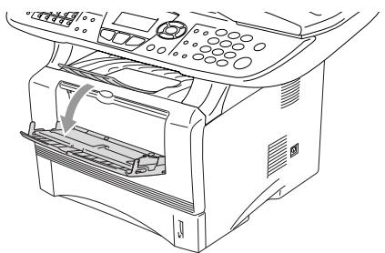 BROTHER MFC-8820D - Charger du papier ou autre support dans le bac à alimentation manuelle (pour MFC-8420) - 2