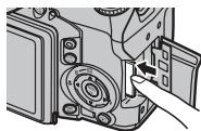 FUJIFILM HS10 - Retrait des cartes mémoire - 1