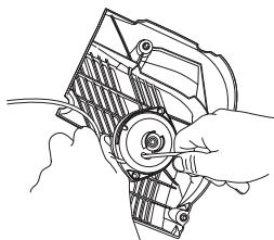 HUSQVARNA K 960 RING - Remplacement d'une corde de lanceur rompue ou usée - 4