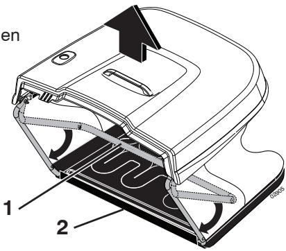HUSQVARNA CTH151 - ATTENTION : Avant de mettre en place la batterie, prendre la précaution de retirer gourmette, montre-bracelet, anneau, etc. Leur contact avec la batterie pouvant entraîner des brûlures. - 6