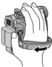 JVC GR-D340E - Ajustement de la poignée - 1