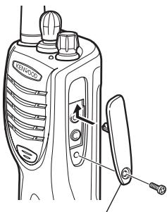 KENWOOD TK-2302 - PLAATSEN VAN HET KAPJE OVER DE LUIDSPREKER/MICROFOON-AANSLUITINGEN - 1