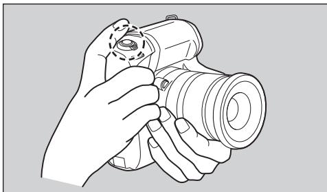 PENTAX D-BG1 - 使相機處於垂直位置拍攝照片 - 1