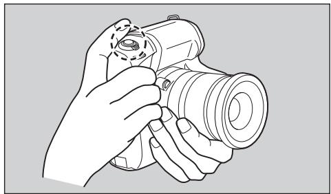 PENTAX D-BG1 - カメラを縦位置に構えて撮影する - 1