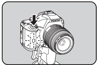 PENTAX K-M - Appuyez sur le déclencheur à fond. - 1