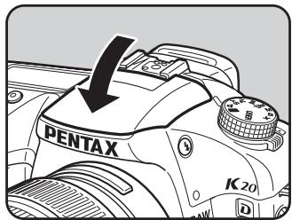 PENTAX K20D - Appuyez sur la partie indiquée sur l'illustration pour rétracter le flash. - 1