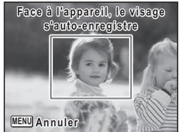 Face à l'appareil, le visage s'auto-enregistre MENU Annuler