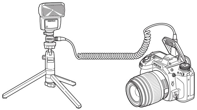 PENTAX K5 - Raccordement d'un flash externe avec une rallonge - 1